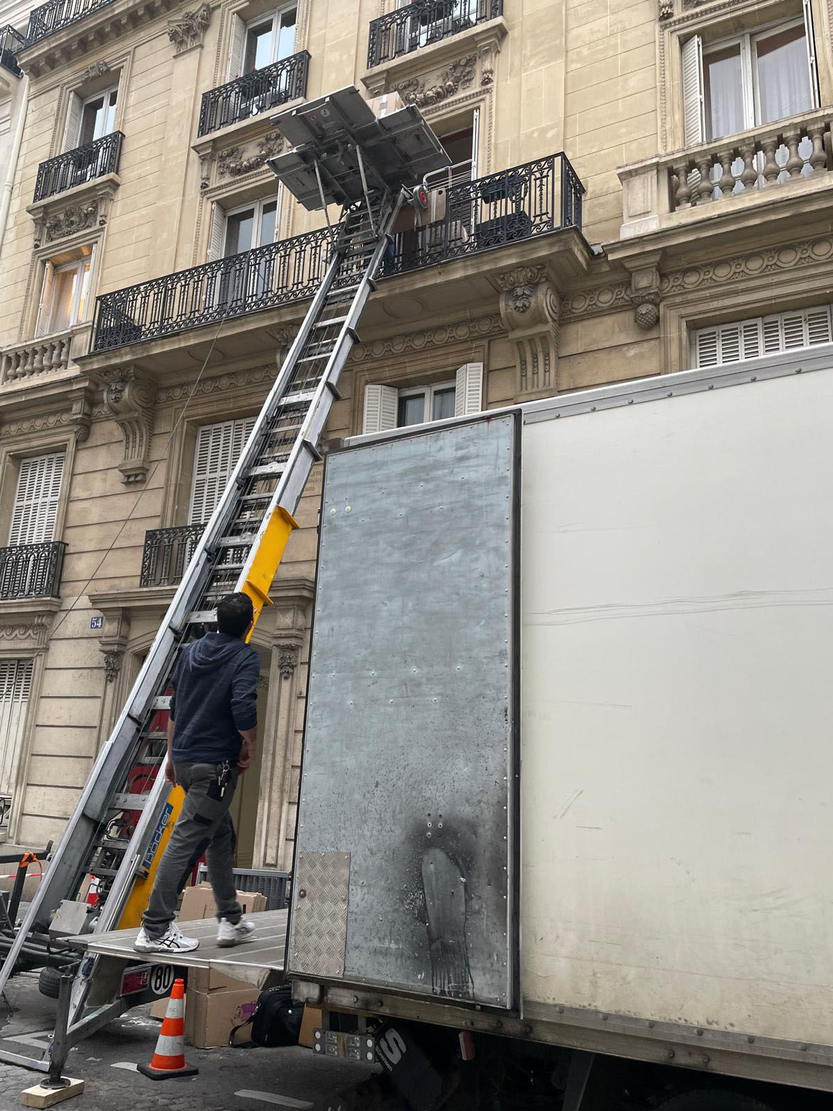location monte meubles 75