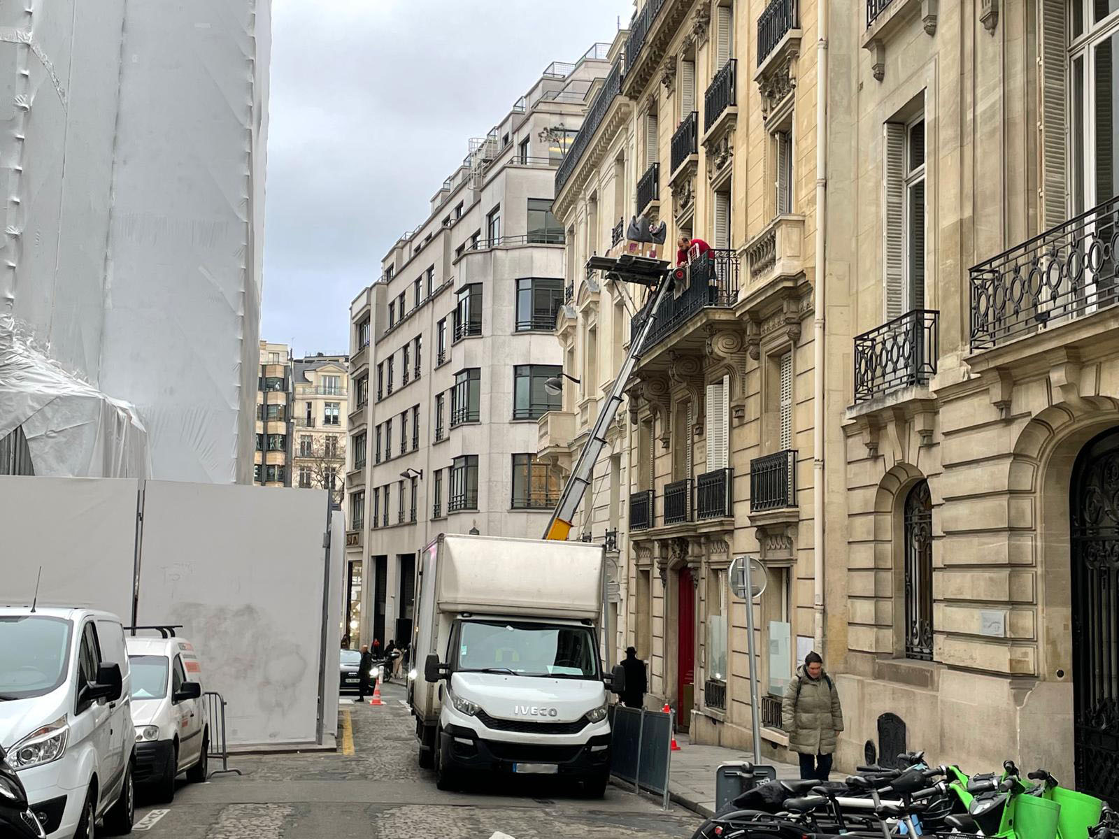 location monte meubles Paris